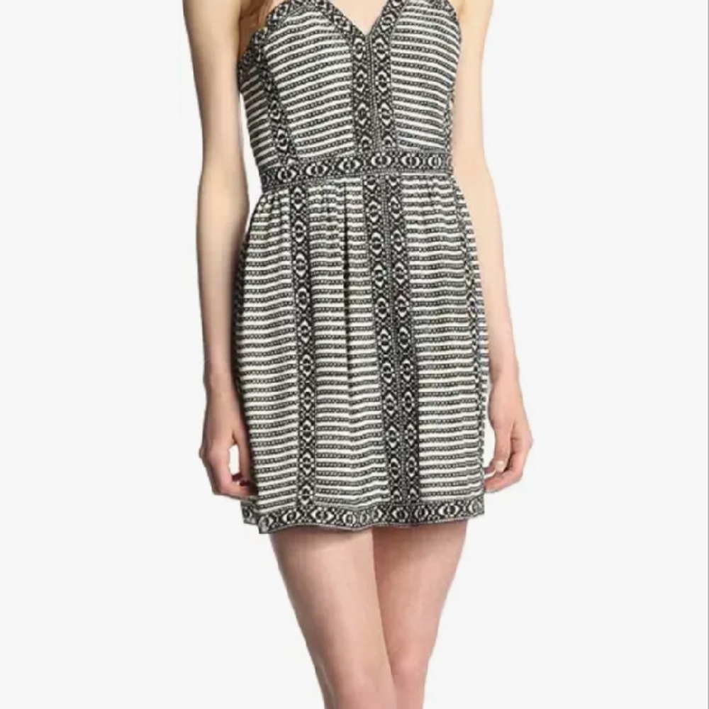 BCBGMAXAZRIA Women Melania Printed tribal black white V-Neck Sleeveless Dress 8